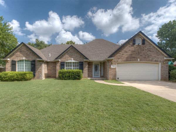 725 W 98th Street, Jenks, OK 74037