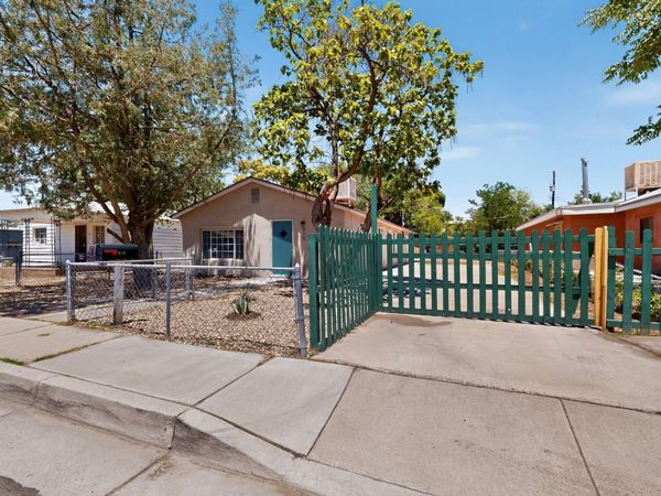 915 Pacific Avenue SW, Albuquerque, NM 87102