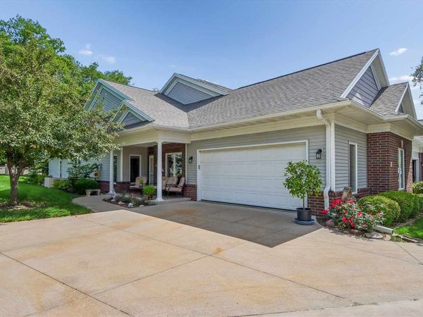 28 Trevose Place, Iowa City, IA 52245