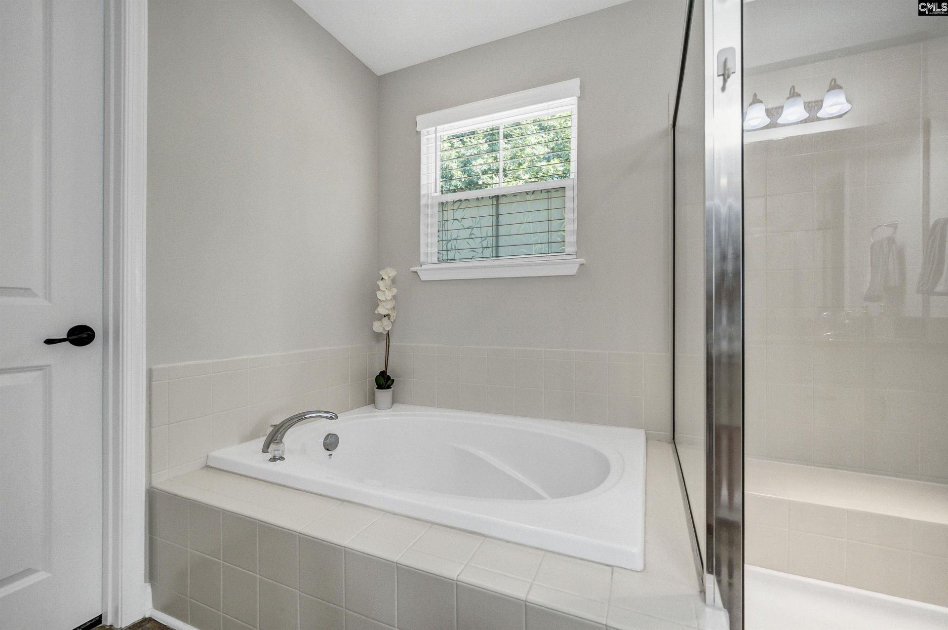 561 Newton Road Photo 32