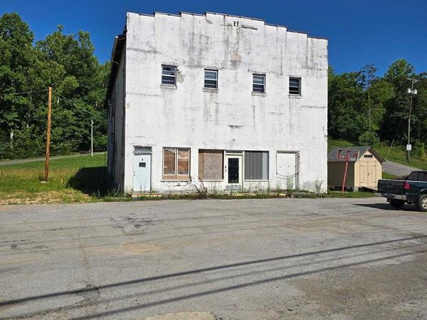 8006 Morgan County Hwy, Sunbright, TN 37872