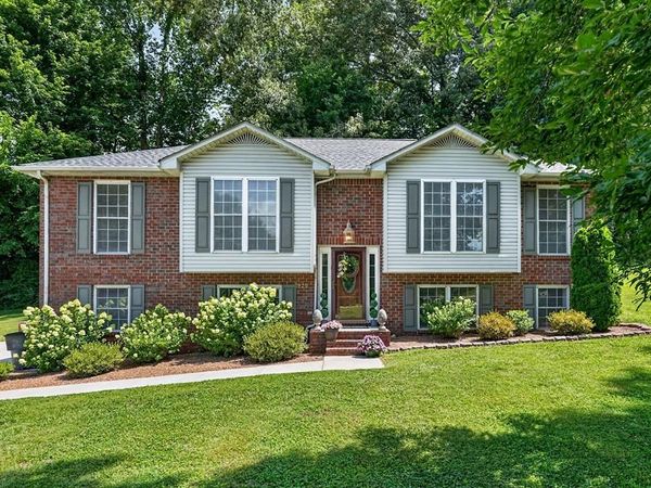 1920 Bay View Dr, Cookeville, TN 38506