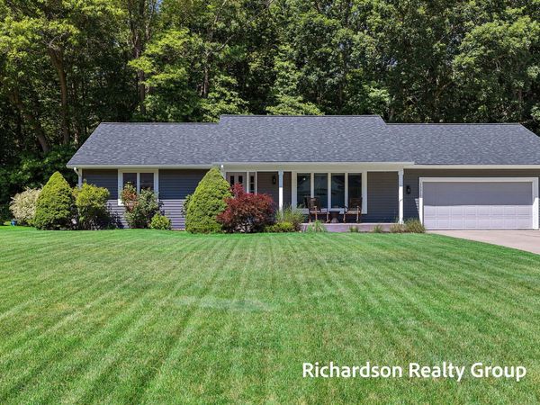 15317 Vintage Avenue, Grand Haven, MI 49417
