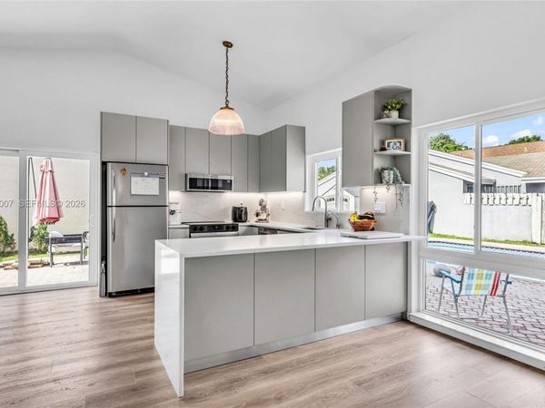 681 Pine Ridge Ter , Davie, FL 33325