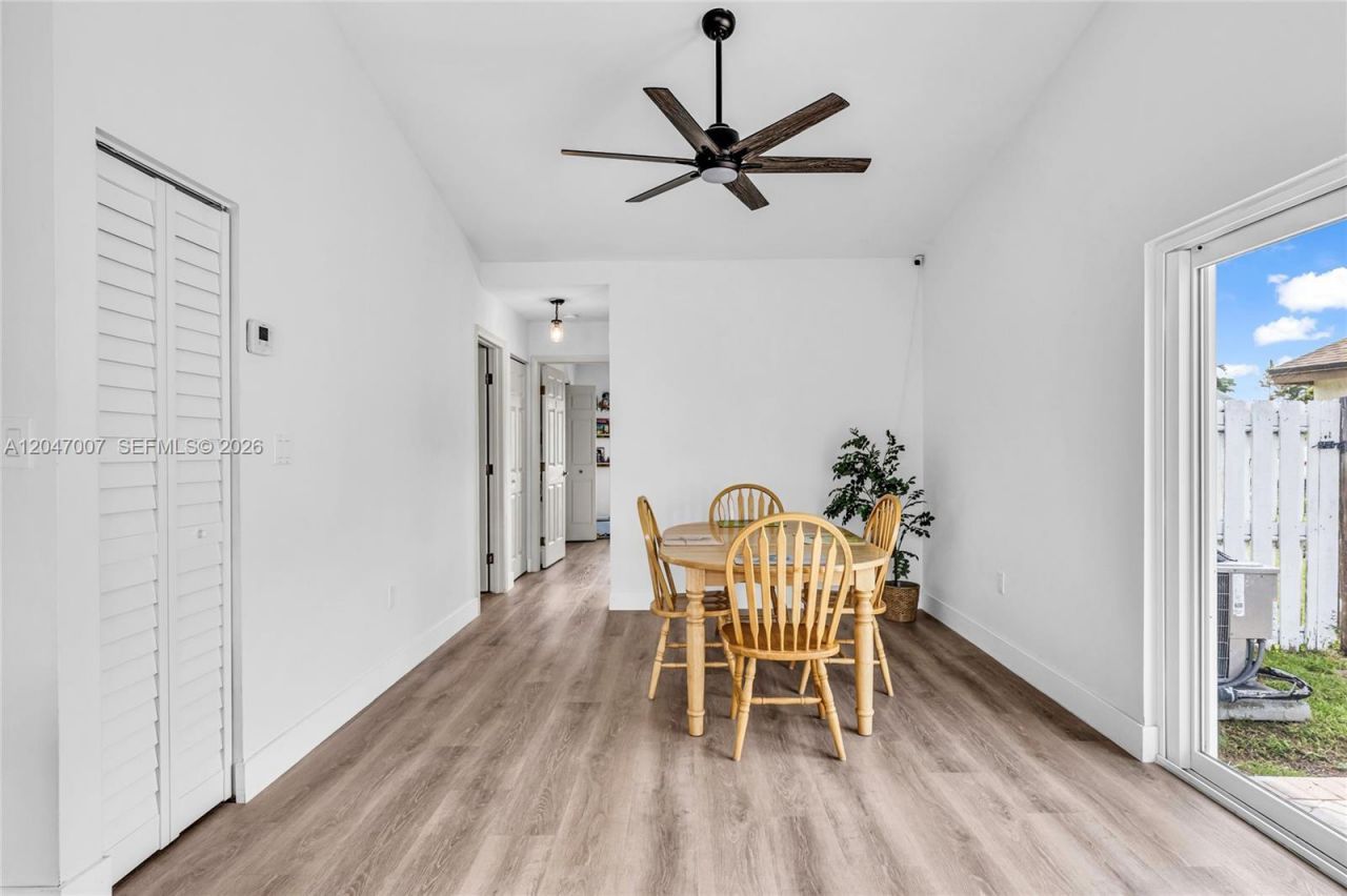 681 Pine Ridge Ter , Davie, FL 33325 Photo
