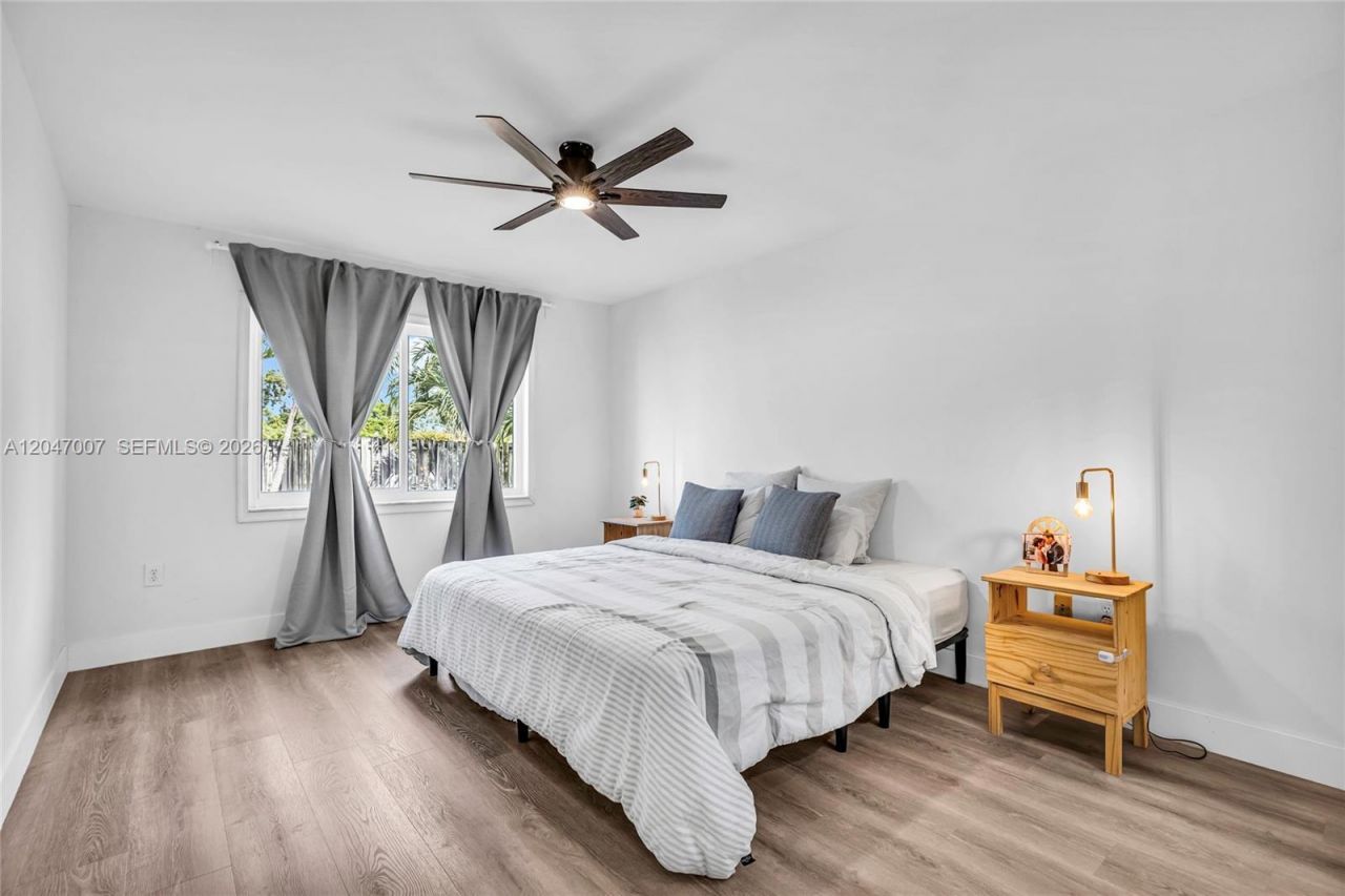 681 Pine Ridge Ter , Davie, FL 33325 Photo