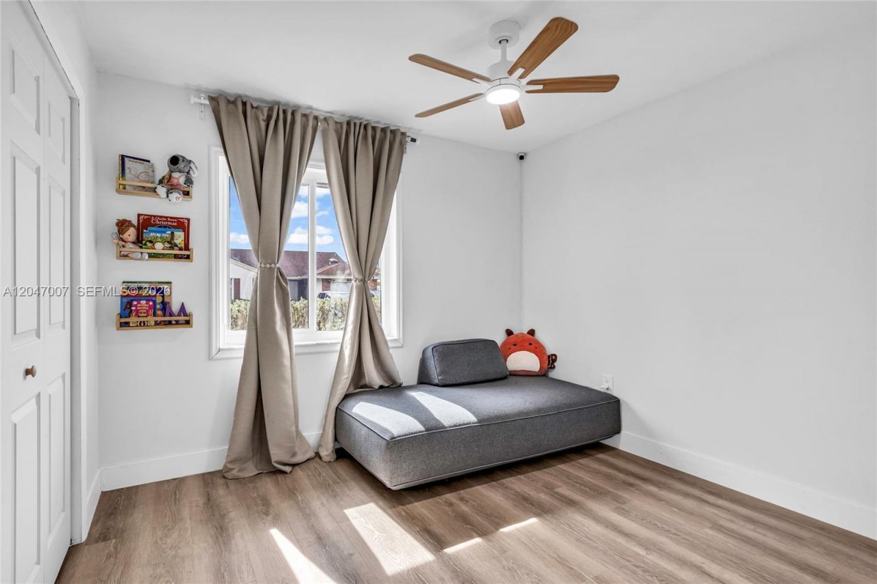 681 Pine Ridge Ter , Davie, FL 33325 Photo