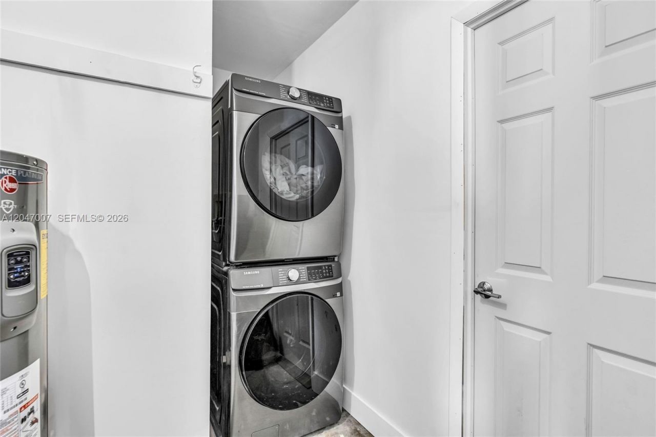 681 Pine Ridge Ter , Davie, FL 33325 Photo