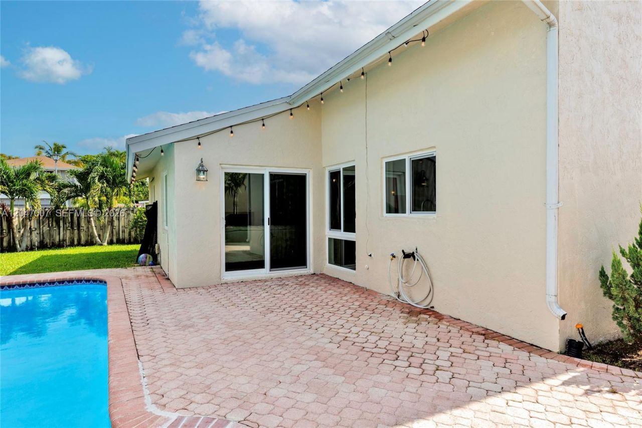 681 Pine Ridge Ter , Davie, FL 33325 Photo