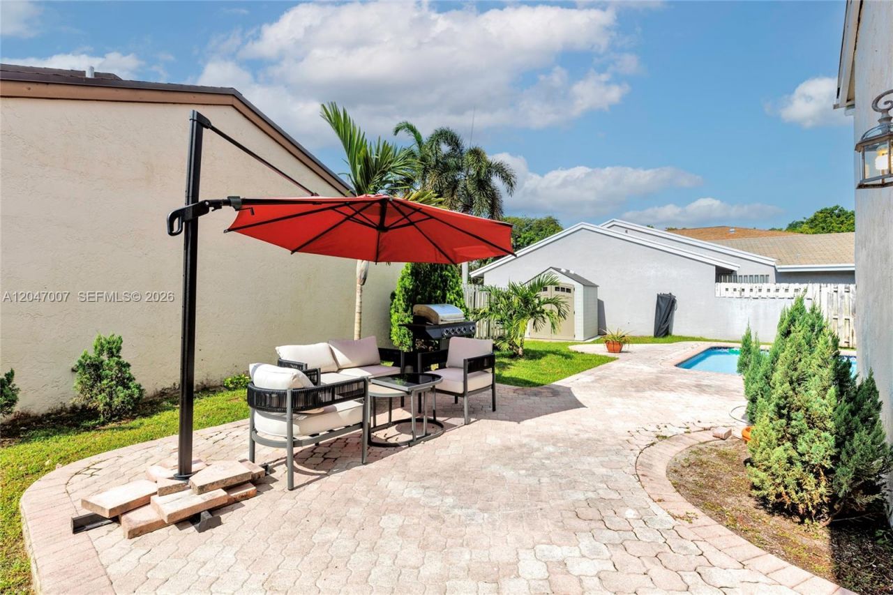 681 Pine Ridge Ter , Davie, FL 33325 Photo