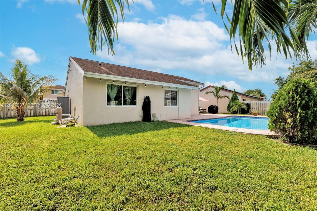 681 Pine Ridge Ter , Davie, FL 33325 Photo