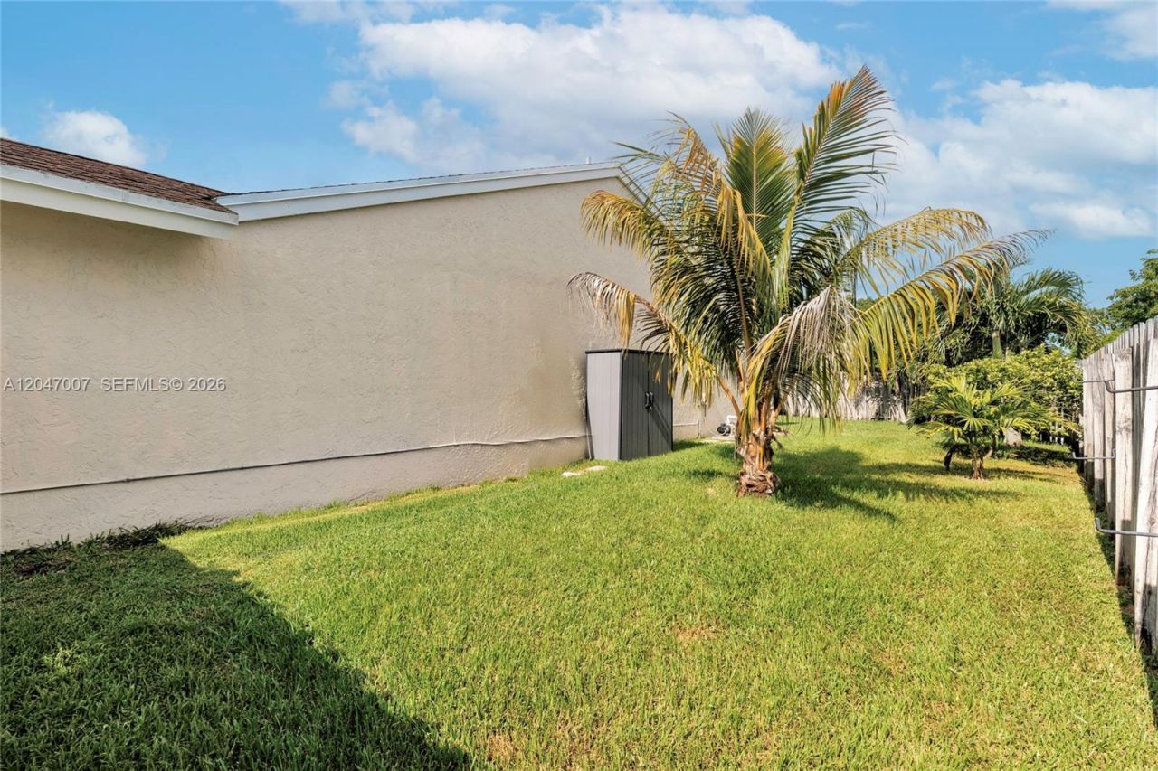 681 Pine Ridge Ter , Davie, FL 33325 Photo