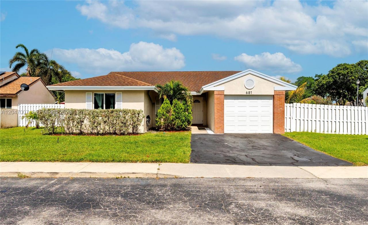 681 Pine Ridge Ter , Davie, FL 33325 Photo