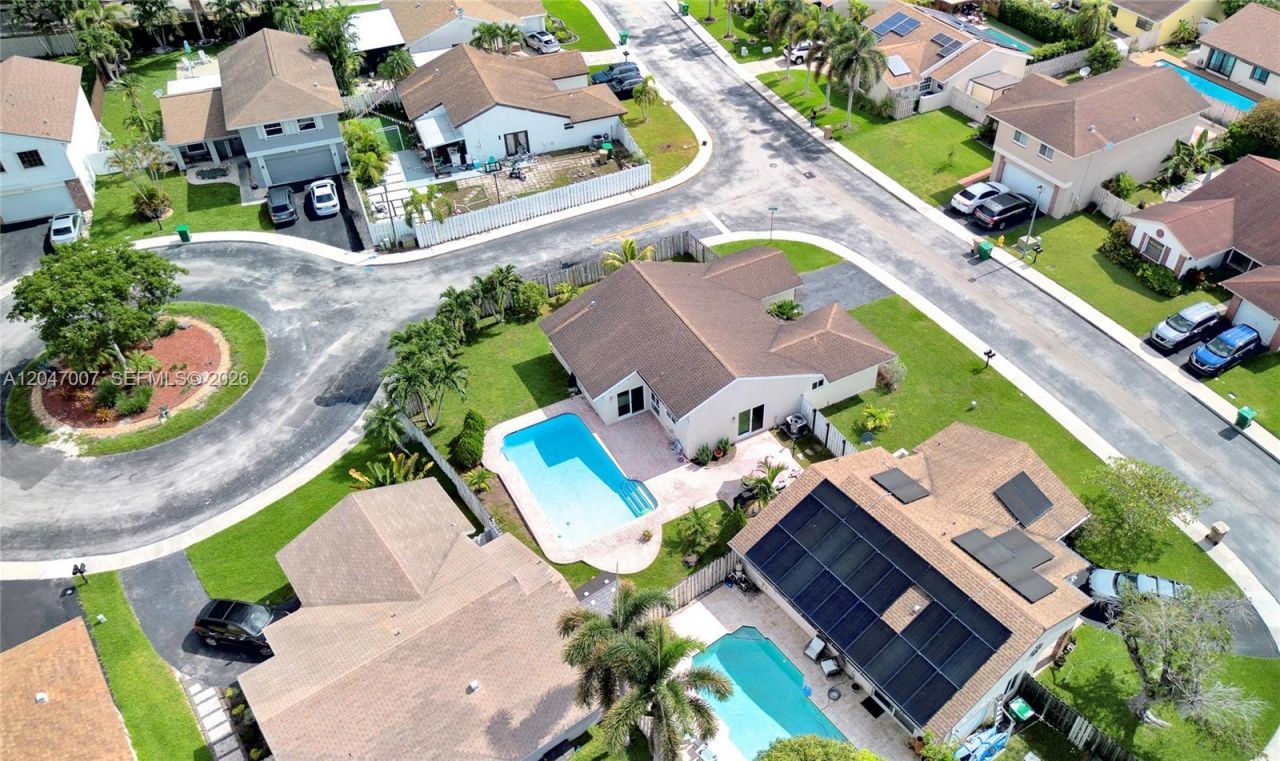 681 Pine Ridge Ter , Davie, FL 33325 Photo