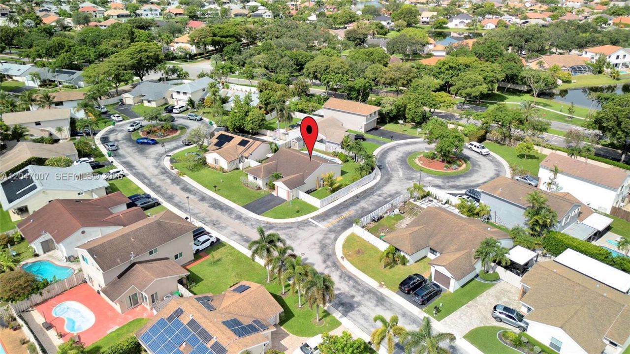 681 Pine Ridge Ter , Davie, FL 33325 Photo