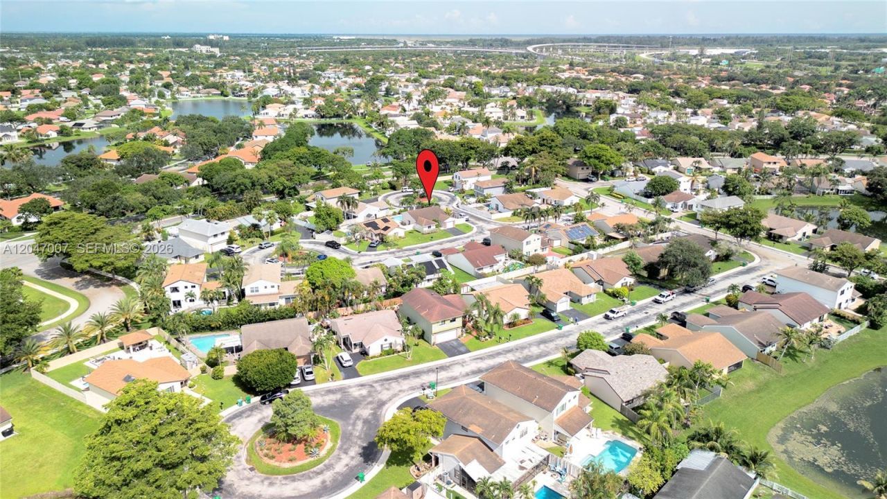 681 Pine Ridge Ter , Davie, FL 33325 Photo