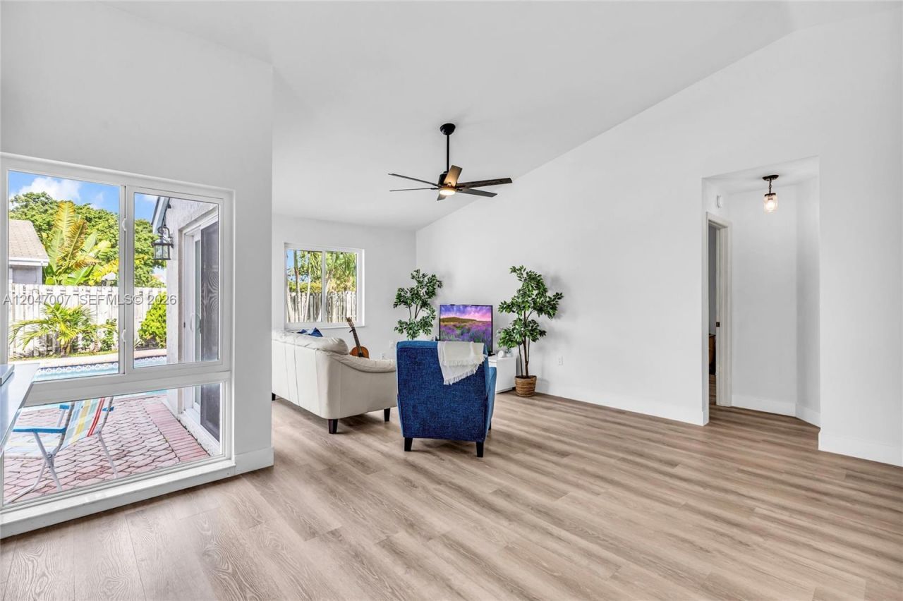 681 Pine Ridge Ter , Davie, FL 33325 Photo