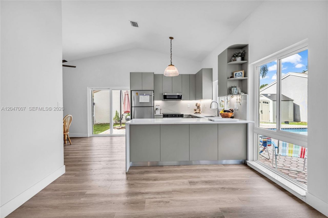 681 Pine Ridge Ter , Davie, FL 33325 Photo