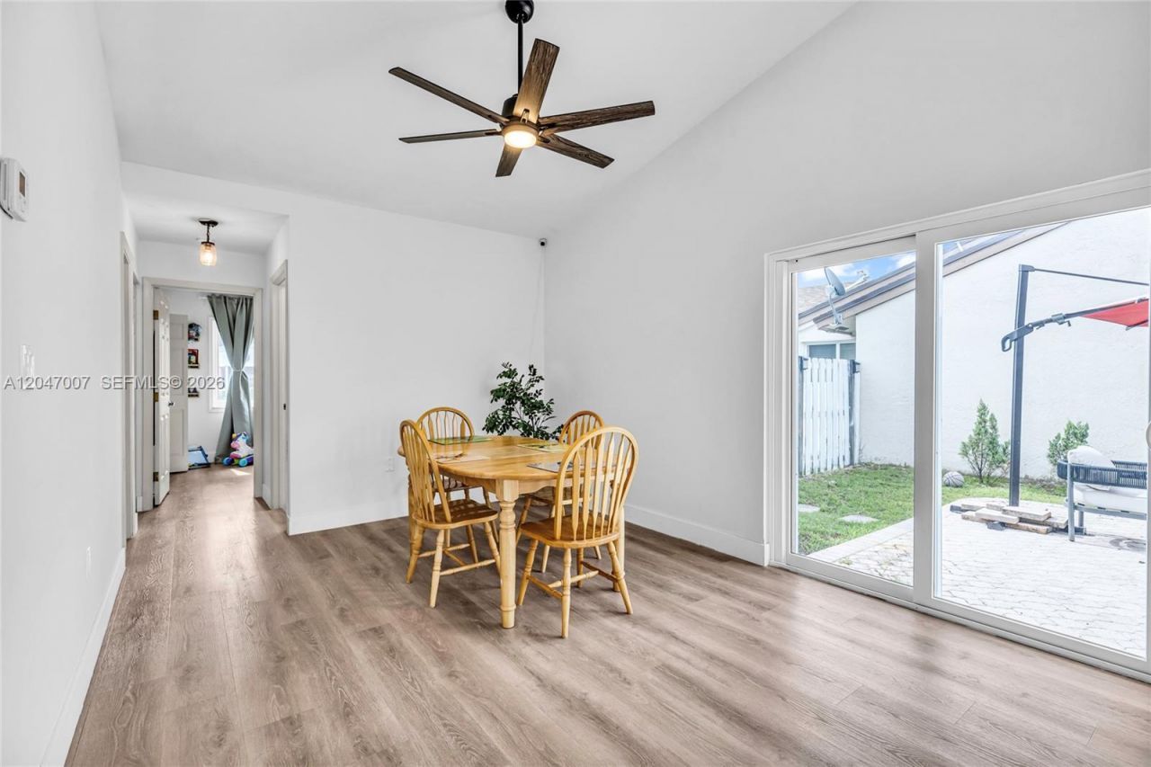681 Pine Ridge Ter , Davie, FL 33325 Photo