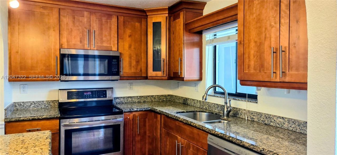 153 Lakeview Dr , Unit 104, Weston, FL 33326 Photo