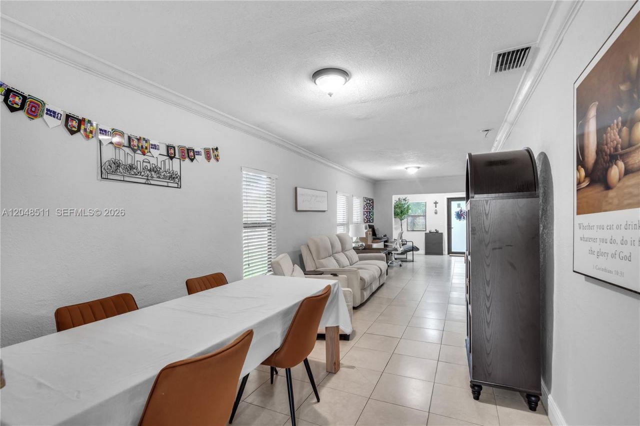 930 NE 132nd St , North Miami, FL 33161 Photo