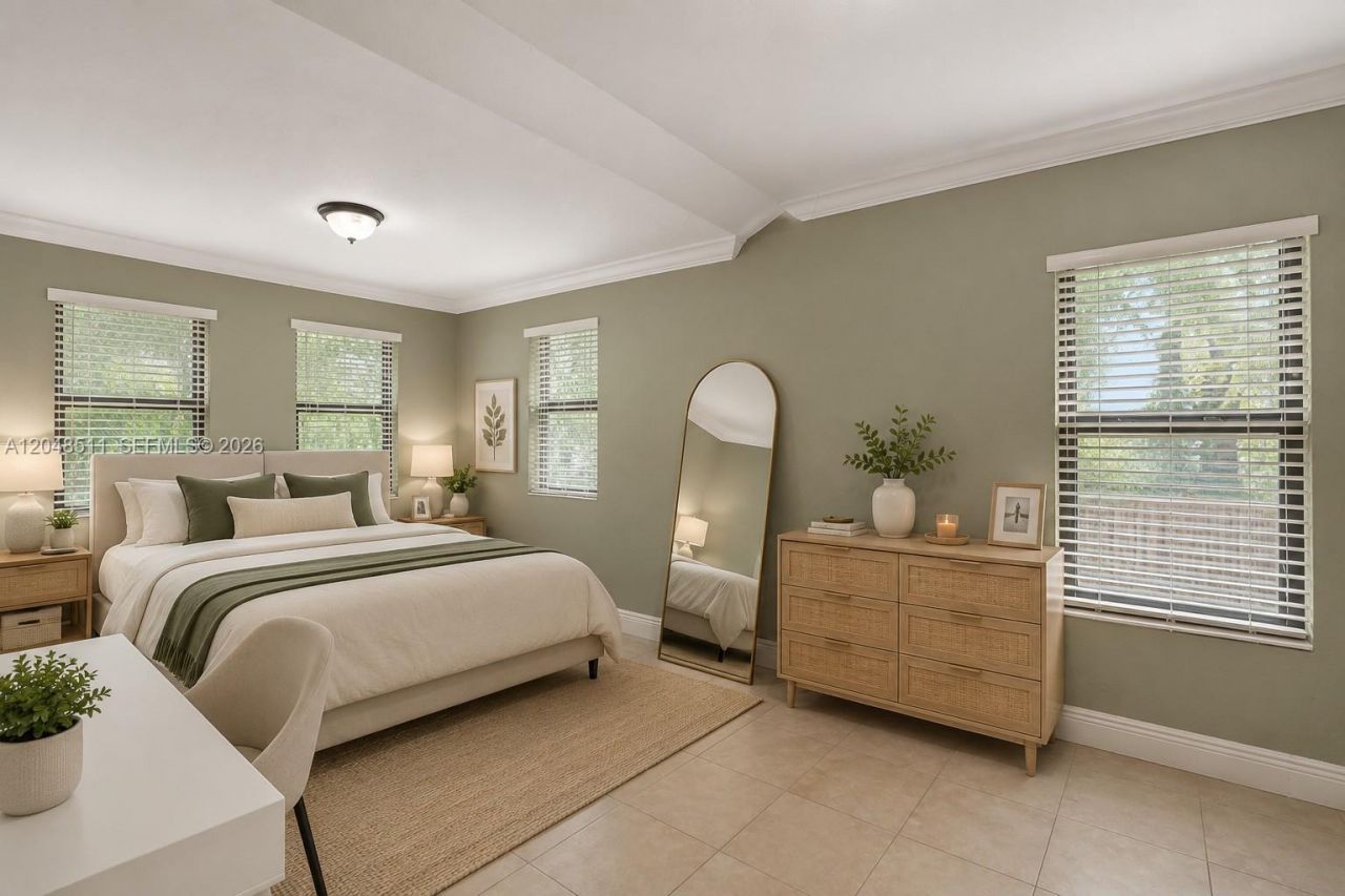 930 NE 132nd St , North Miami, FL 33161 Photo