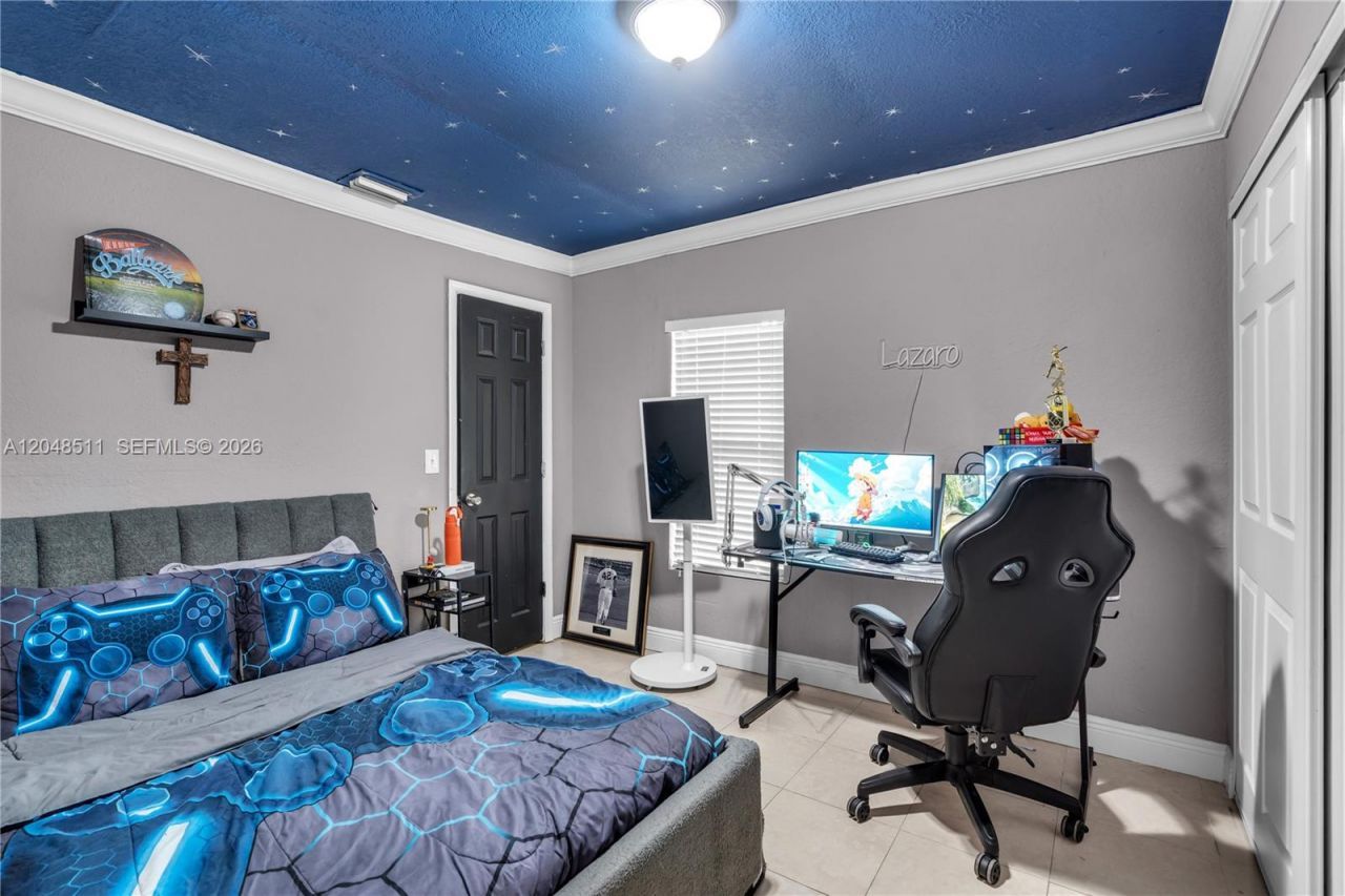 930 NE 132nd St , North Miami, FL 33161 Photo