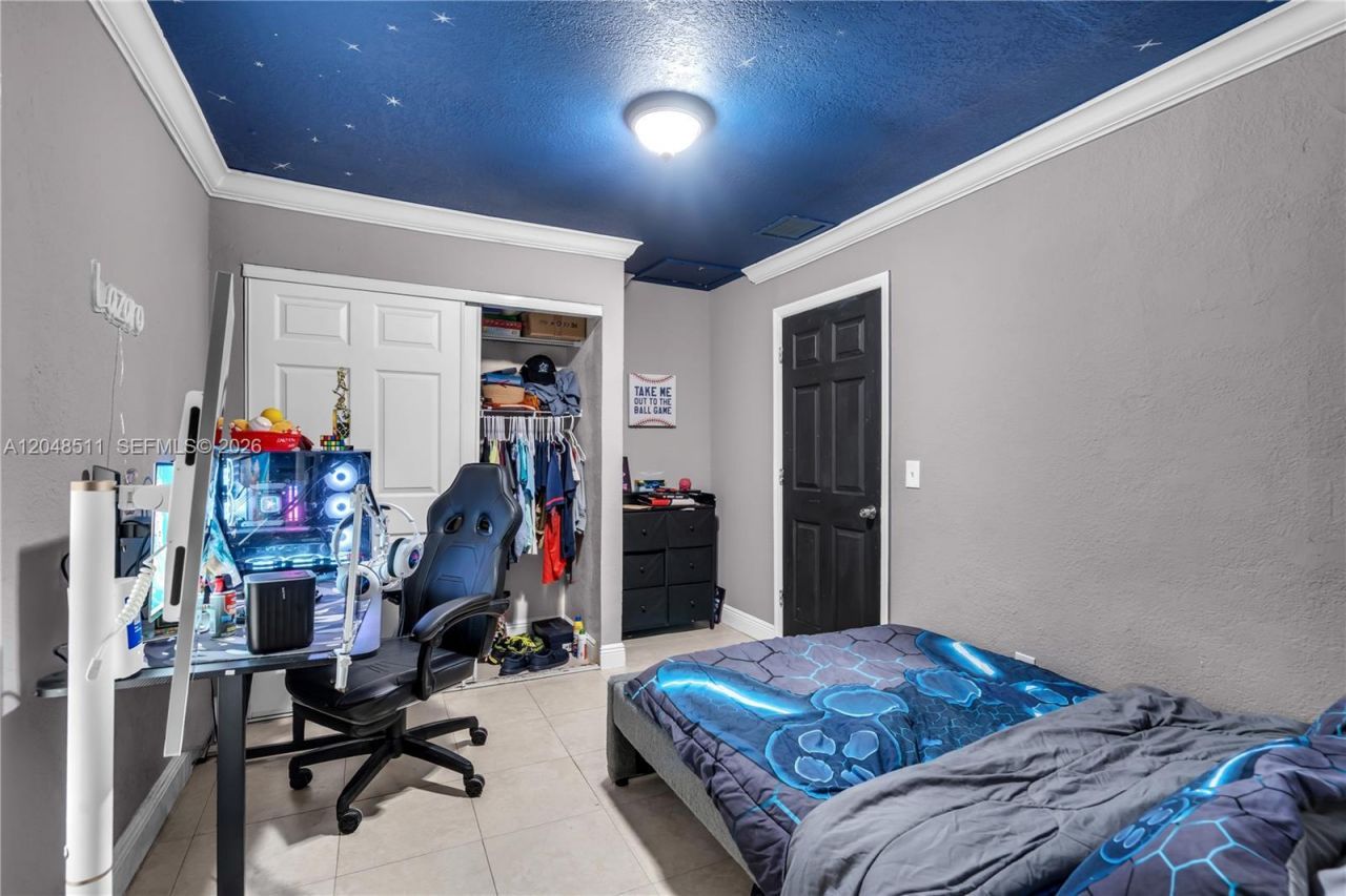 930 NE 132nd St , North Miami, FL 33161 Photo