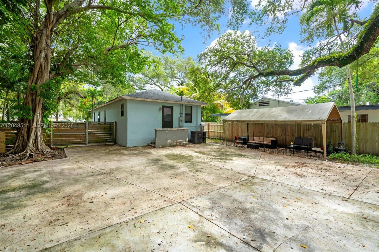 930 NE 132nd St , North Miami, FL 33161 Photo
