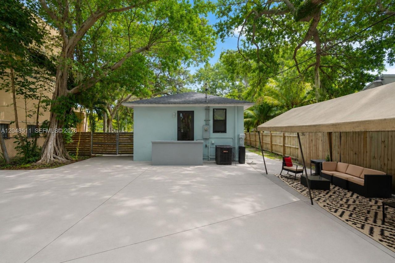 930 NE 132nd St , North Miami, FL 33161 Photo