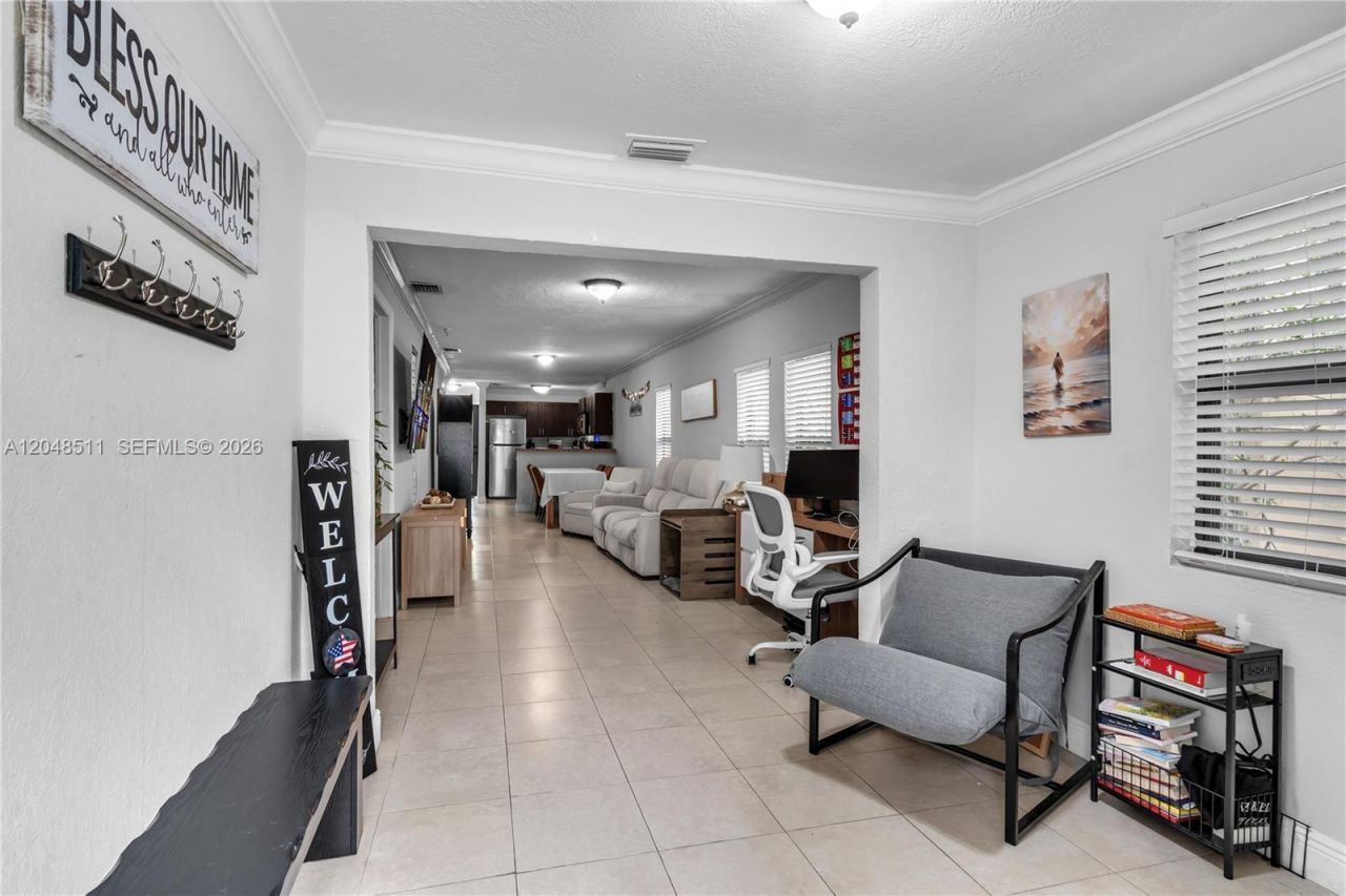 930 NE 132nd St , North Miami, FL 33161 Photo