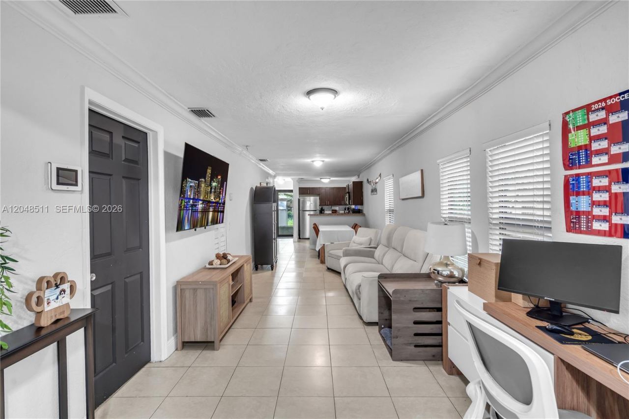 930 NE 132nd St , North Miami, FL 33161 Photo