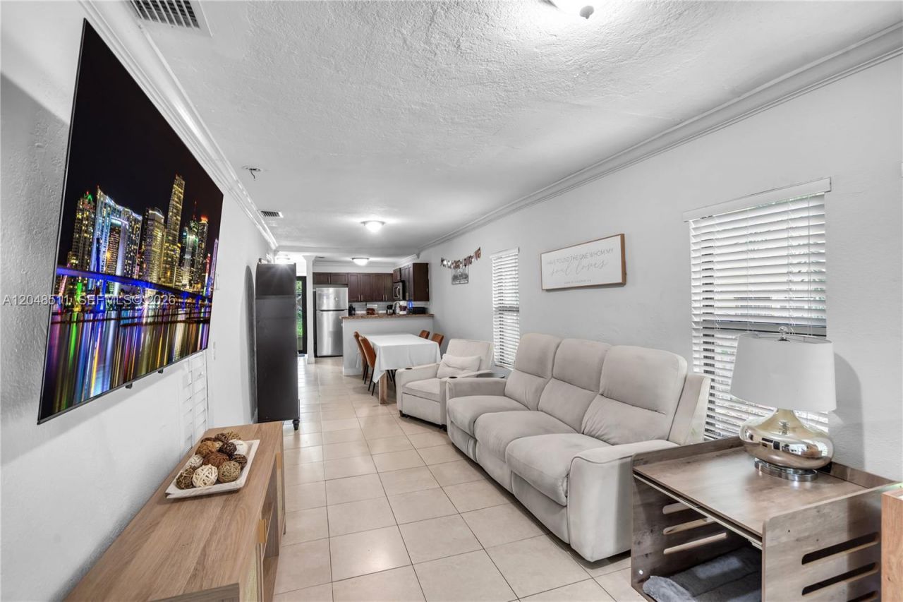 930 NE 132nd St , North Miami, FL 33161 Photo