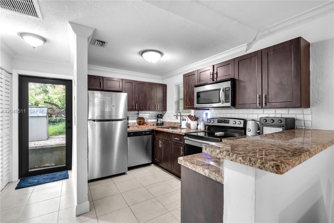 930 NE 132nd St , North Miami, FL 33161 Photo