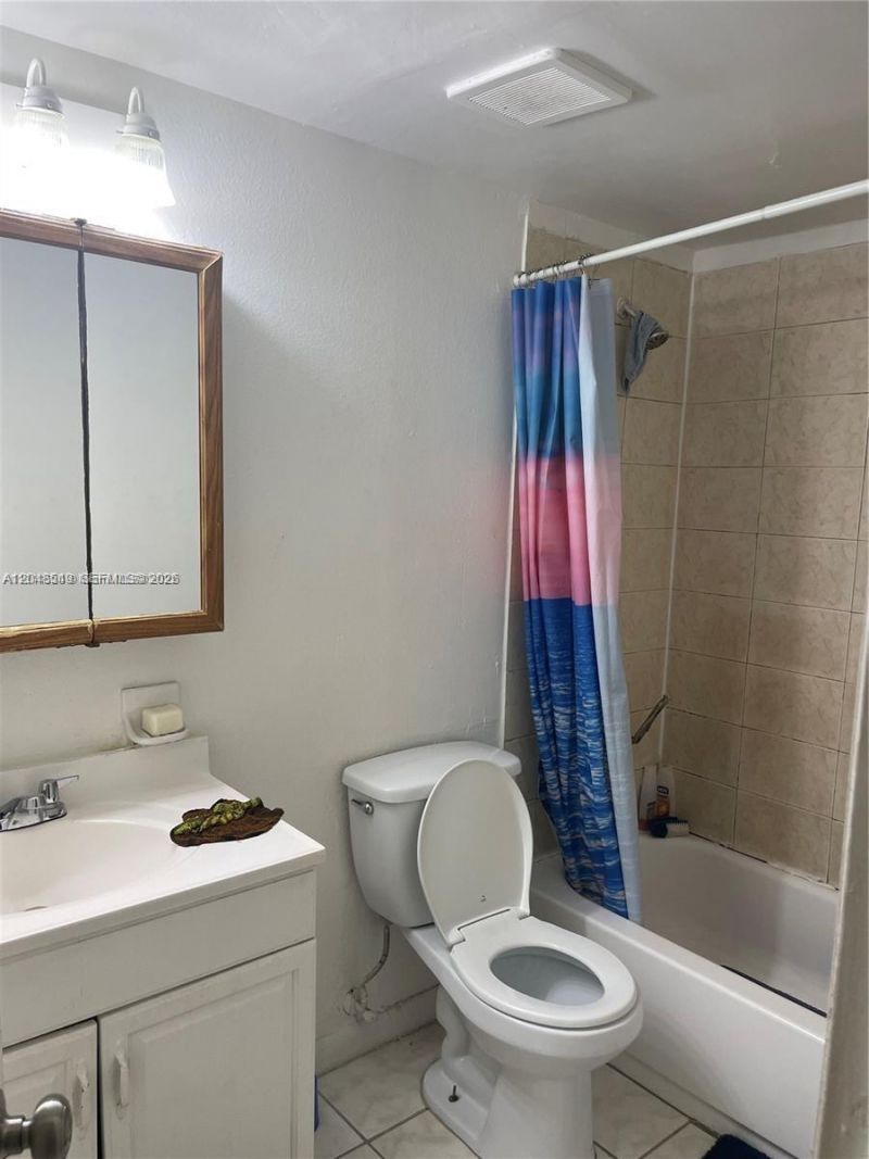 3610 NW 21st St , Unit 311, Lauderdale Lakes, FL 33311 Photo
