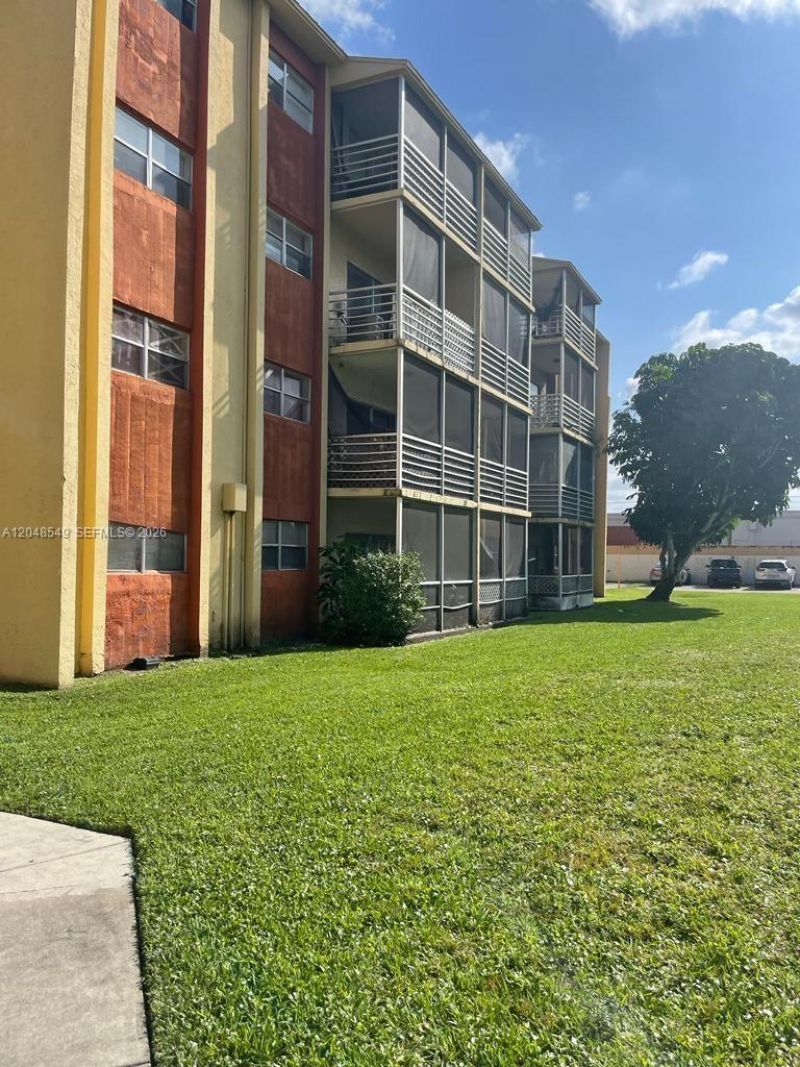 3610 NW 21st St , Unit 311, Lauderdale Lakes, FL 33311 Photo
