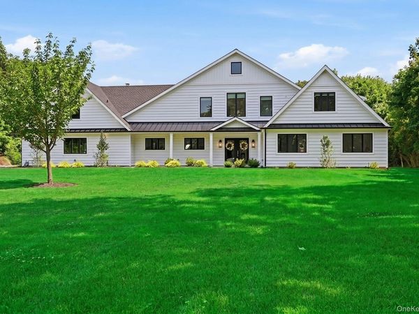 7 Fleet Court, Northport, NY 11768