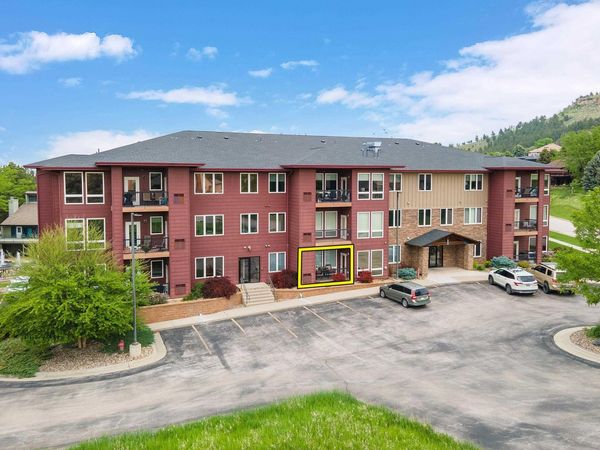 4003 FAIRWAY HILLS DR, Rapid City, SD 57702