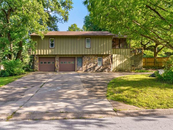2411 S Camber Avenue , Springfield, MO 65809
