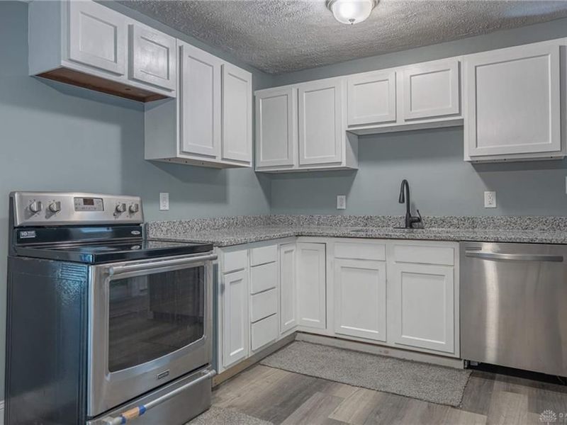 5082 Leedale Drive, Jefferson Township, OH 45417 Photo 5