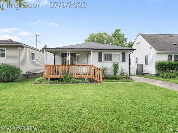 460 Manatee Avenue, Hazel Park, MI 48030