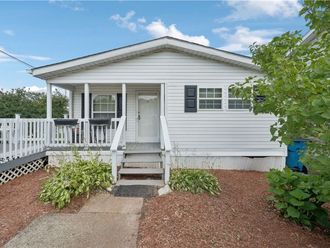 524 N 5th St Youngwood, PA 15697