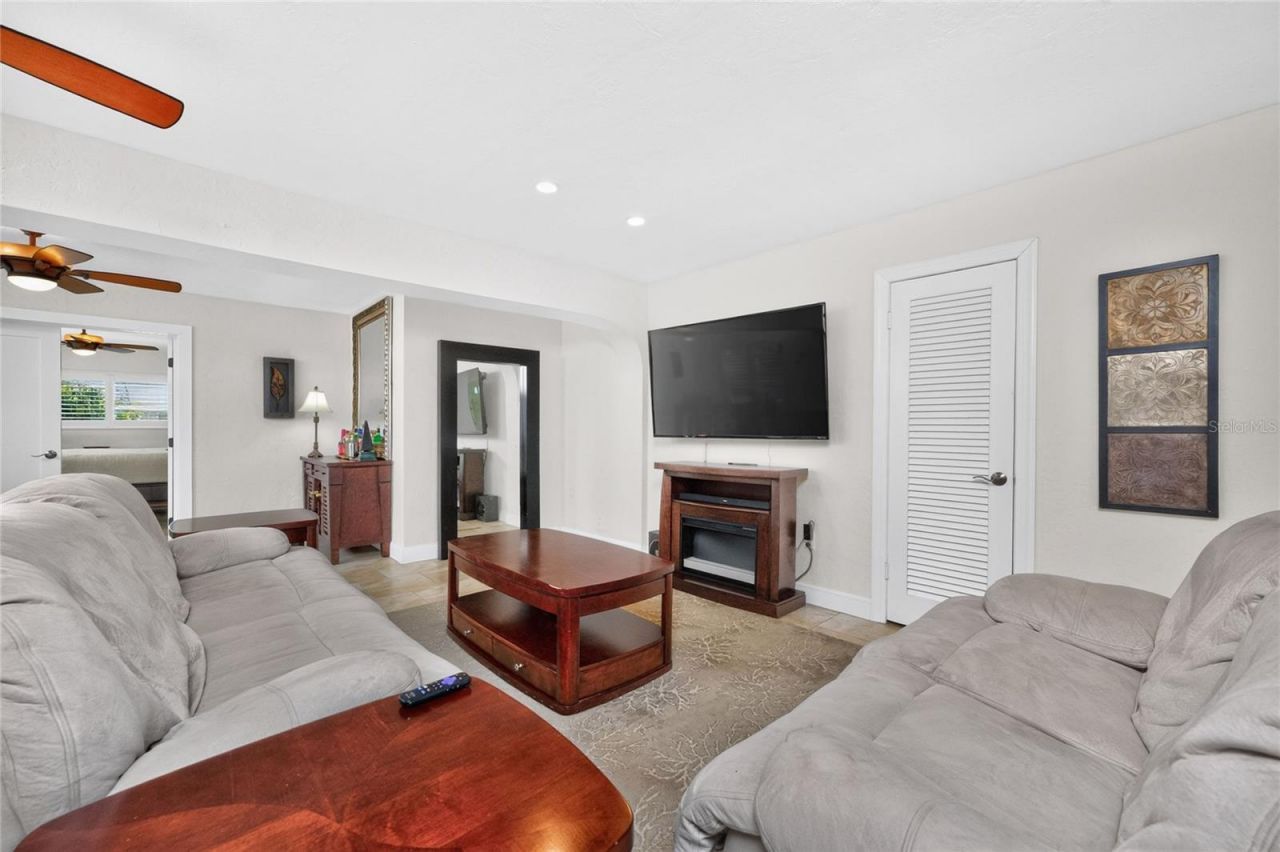 103 Rodgers Avenue Ne, Port Charlotte, FL 33952 Photo