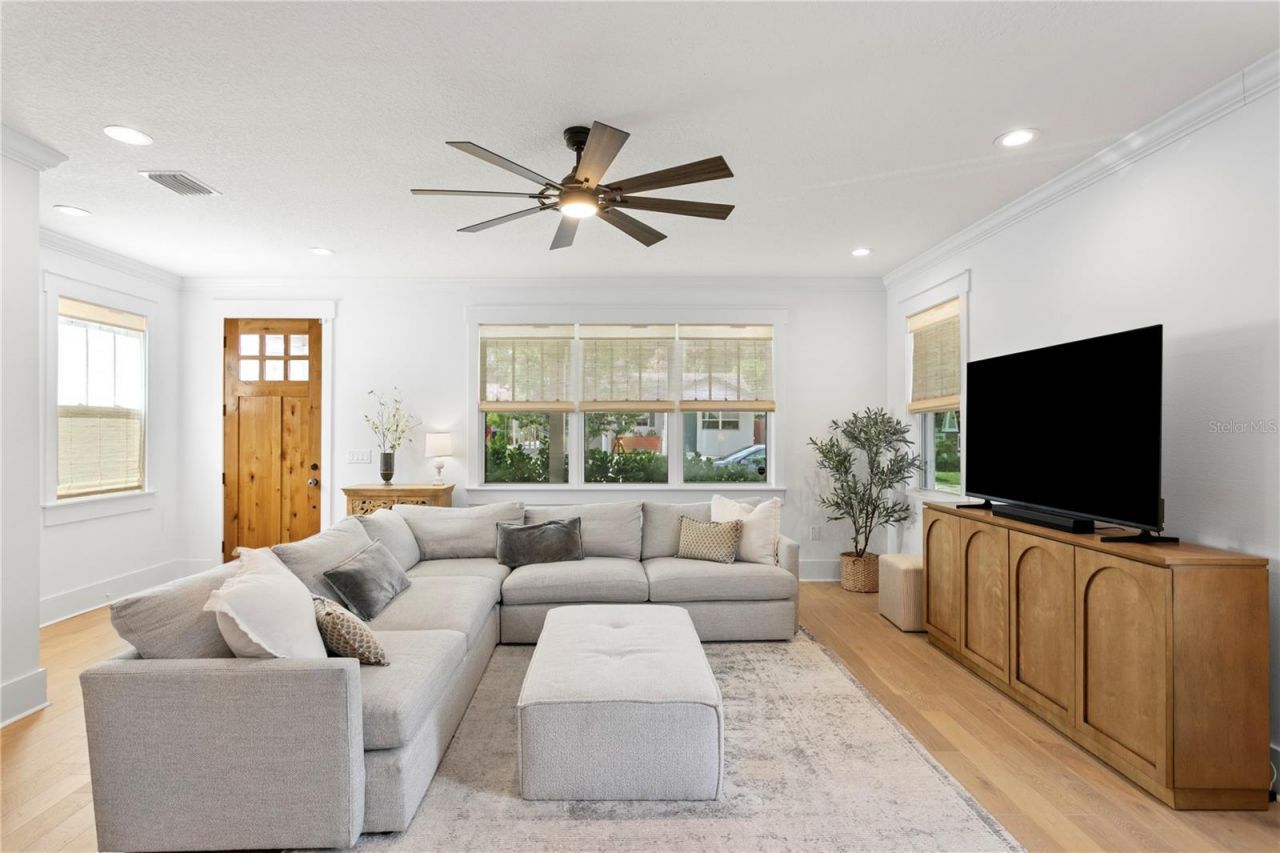 213 W Elm Street, Tampa, FL 33604 Photo