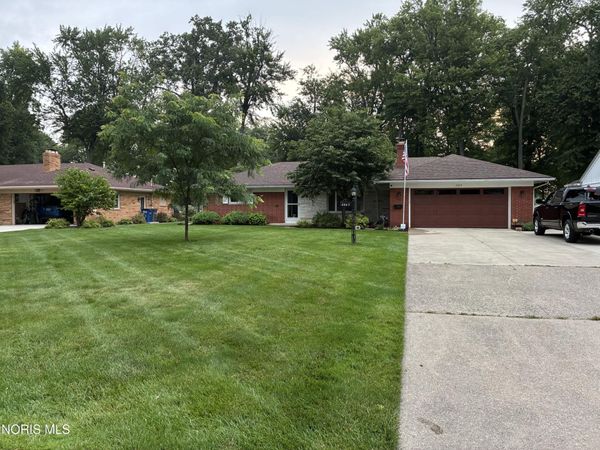 2327 Heatherwood Drive , Toledo, OH 43614