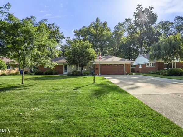 2327 Heatherwood Drive, Toledo, OH 43614