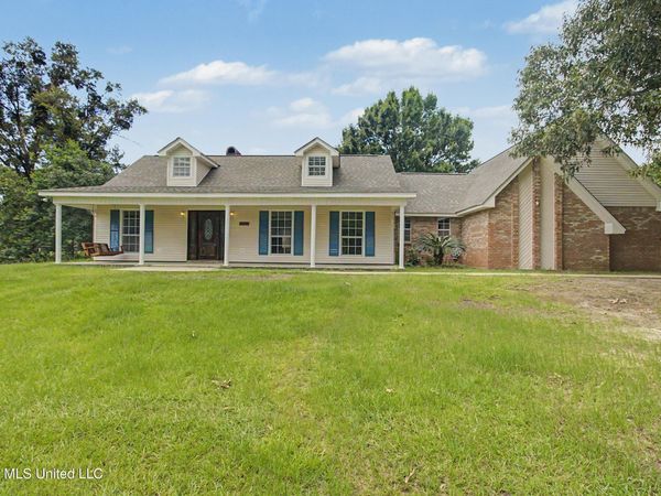 15553 Village Circle, Biloxi, MS 39532