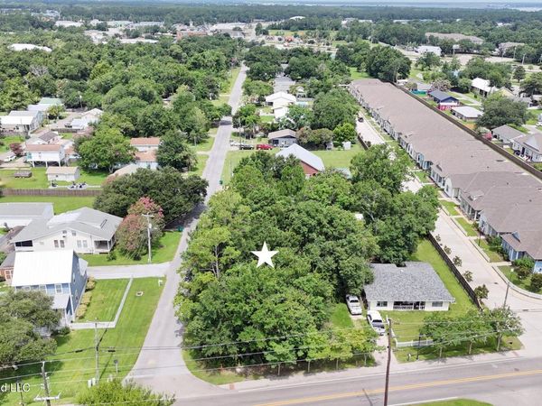 Demontluzin Avenue, Bay Saint Louis, MS 39520