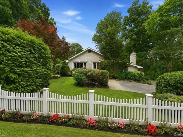 39 E Neck Road , Huntington, NY 11743
