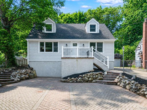 245 Melville Road , Huntington Station, NY 11746